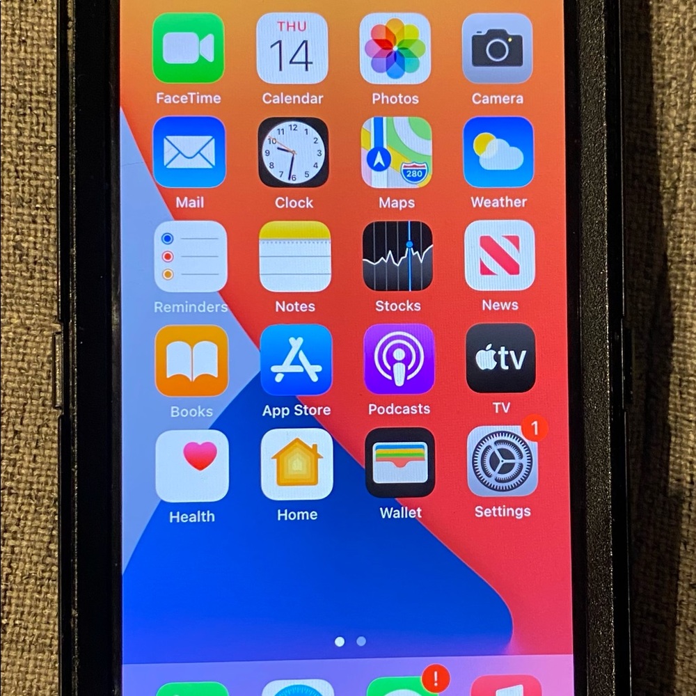 📱iPhone SE with home button. White.  Cracked back screen 📱